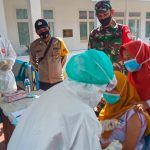 Babinsa Jajaran Kodim 0104/Aceh Timur Dampingi Penyuntikan Vaksin