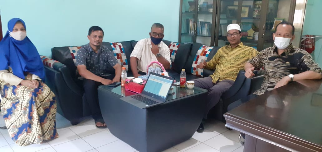 AsiaNationNews.Com Media Leader (CEO) Sayed Oestman Al Syeich and Head of Sinar Aceh Baru Bureau Wiwin Hendra visited SMA Negeri 1 Langsa.